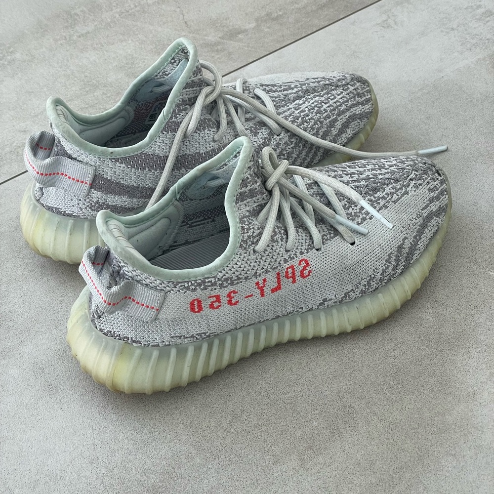 yeezy 350 blue tint. 100% authentic. Used.